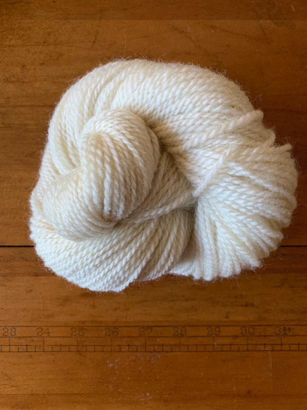 A skein of white Romney yarn