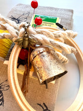 Load image into Gallery viewer, Wool and Linen Embroidery Set - Bees
