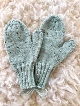 Load image into Gallery viewer, Hand Knit Mittens, Blue
