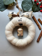 Load image into Gallery viewer, Wool Wreath - White Merino
