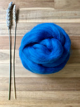 Load image into Gallery viewer, Wool Roving - Cool Blues
